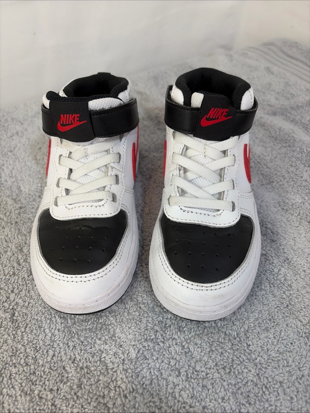 Nike Kids. Court Borough mid top Hook-and-Loop Strap shoes. BNWOB!! Stk#EC0008